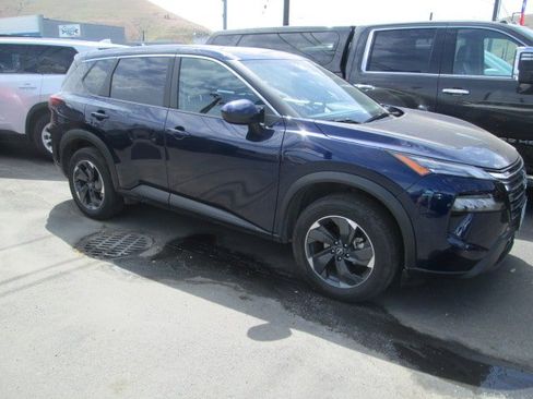 Used 2025 Nissan Rogue SV AWD/4WD image 1