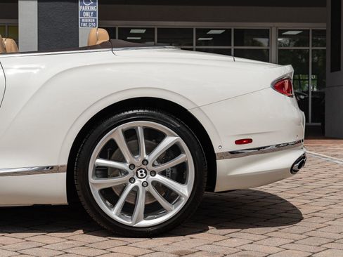 Used 2020 Bentley Continental GT image 11