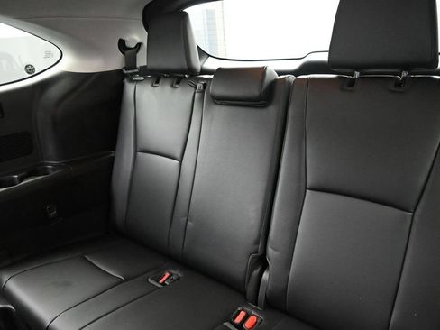 Used 2023 Toyota Highlander L AWD/4WD image 35
