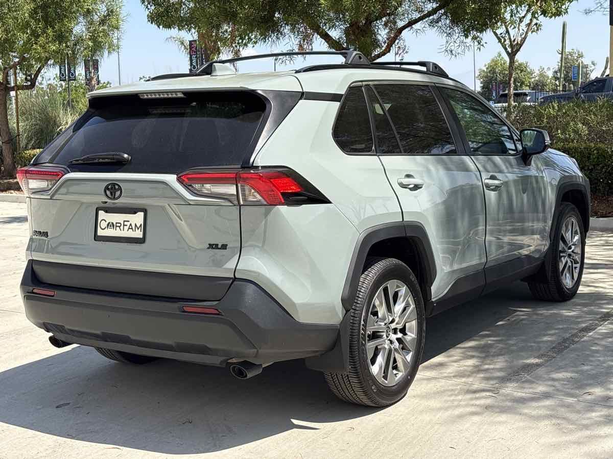 Used 2021 Toyota RAV4 XLE Premium w/ Carpet Mat Package (TMS) FWD image 3