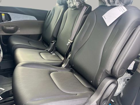 New 2026 Kia Carnival EX FWD image 24