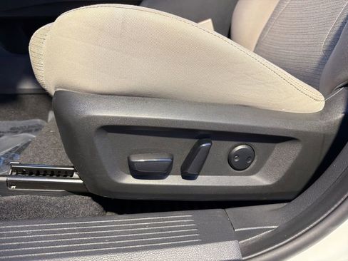 Used 2023 Nissan Rogue SV image 14