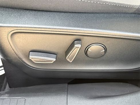 Used 2020 Ford Escape SE image 23