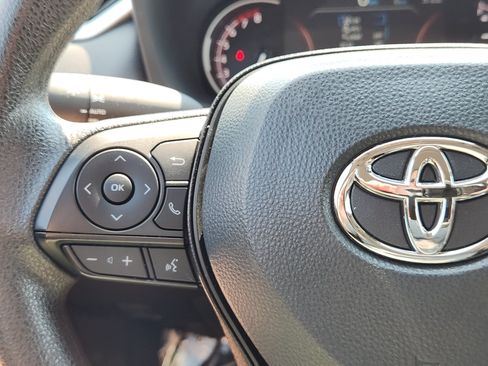 Used 2025 Toyota RAV4 XLE AWD/4WD image 18