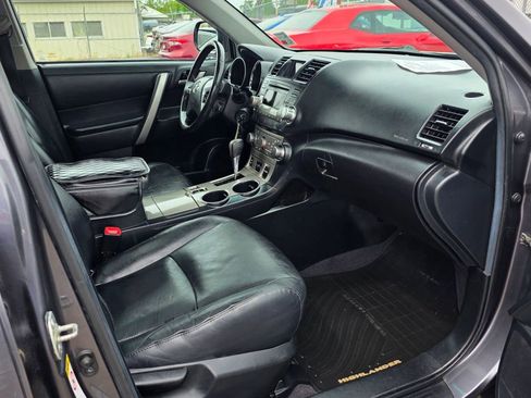 Used 2012 Toyota Highlander SE w/ Convenience Pkg AWD/4WD image 17