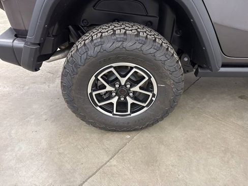 Used 2025 Jeep Wrangler Unlimited Rubicon image 18