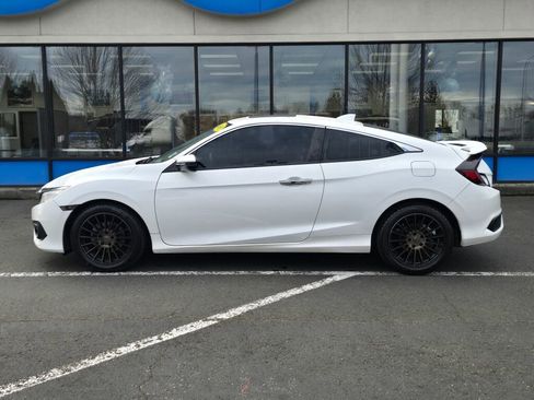 Used 2018 Honda Civic Touring image 2