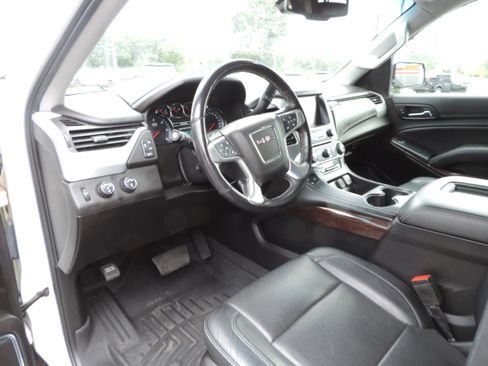 Used 2019 GMC Yukon XL SLT image 7
