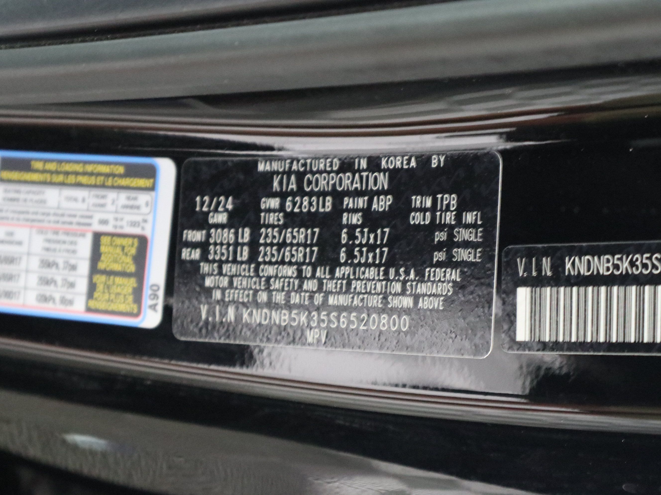 Used 2025 Kia Carnival FWD image 37