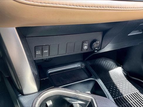 Certified 2018 Toyota RAV4 XLE FWD image 18