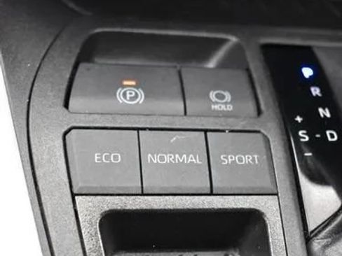 Used 2024 Toyota RAV4 XLE FWD image 34