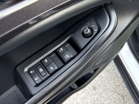 Used 2023 Jeep Grand Cherokee Altitude AWD/4WD image 24
