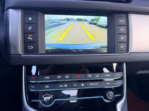 Used 2016 Jaguar XF Prestige AWD/4WD image 10