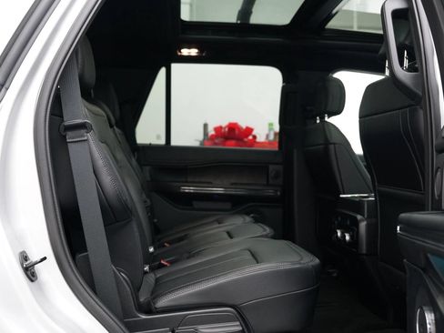 Used 2019 Ford Expedition Limited w/ Equipment Group 302A AWD/4WD image 33