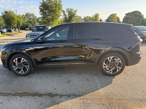 Used 2024 Lincoln Nautilus Premier w/ Equipment Group 102A AWD/4WD image 8