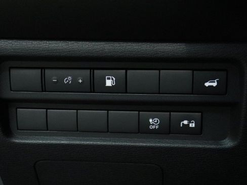 Used 2024 Mitsubishi Outlander 4WD Plug-In Hybrid image 9