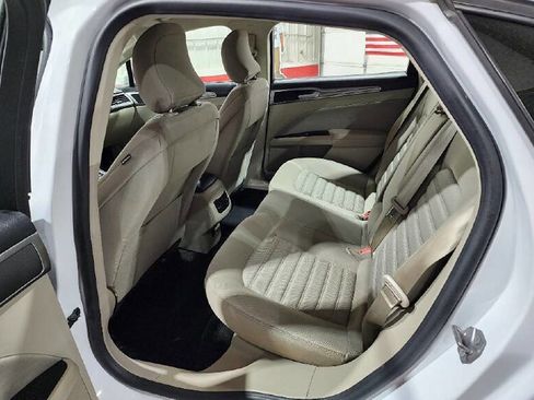 Used 2019 Ford Fusion SE image 10