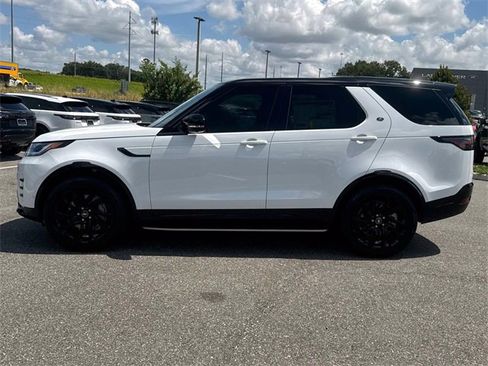 New 2025 Land Rover Discovery Dynamic SE image 2