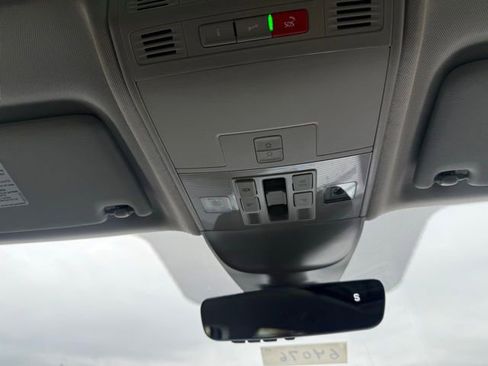 New 2026 Volkswagen Taos SE image 20