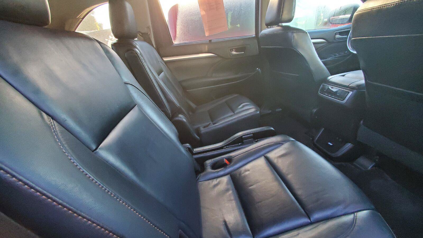 Used 2017 Toyota Highlander XLE FWD image 6