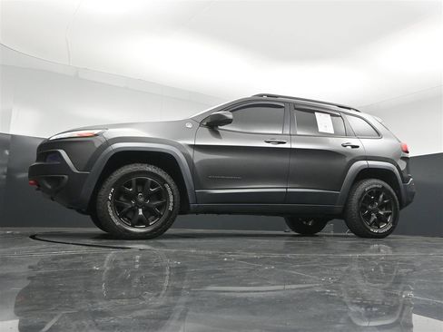 Used 2015 Jeep Cherokee Trailhawk w/ Comfort/Convenience Group AWD/4WD image 28