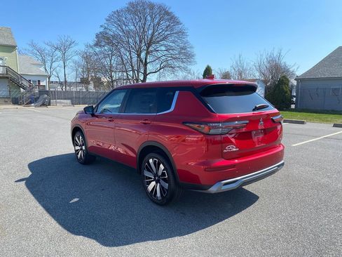 New 2025 Mitsubishi Outlander SE image 8