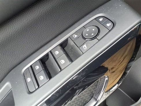 New 2026 Nissan Pathfinder SV image 17