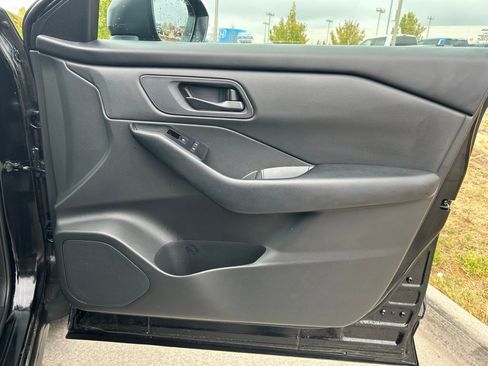 Used 2024 Nissan Rogue S AWD/4WD image 29