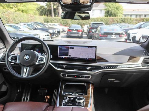 Used 2025 BMW X7 M60i AWD/4WD image 12