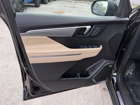 Used 2025 Buick Enclave Preferred w/ Power Package image 13