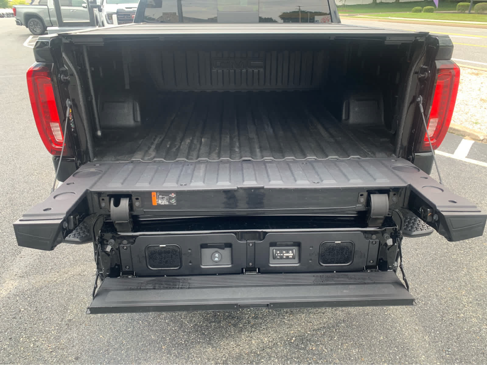 Used 2025 GMC Sierra 1500 Denali Ultimate AWD/4WD image 6