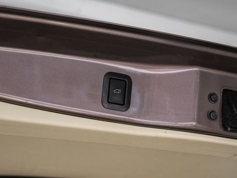 Used 2019 Toyota Highlander XLE FWD image 56