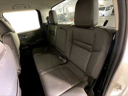 Used 2022 Nissan Frontier SV w/ Technology Package RWD image 31