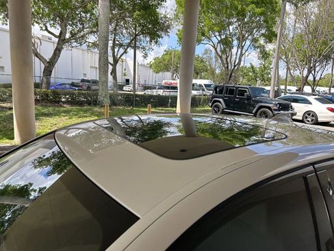 Used 2019 BMW M550i xDrive w/ Dynamic Handling Package AWD/4WD image 16