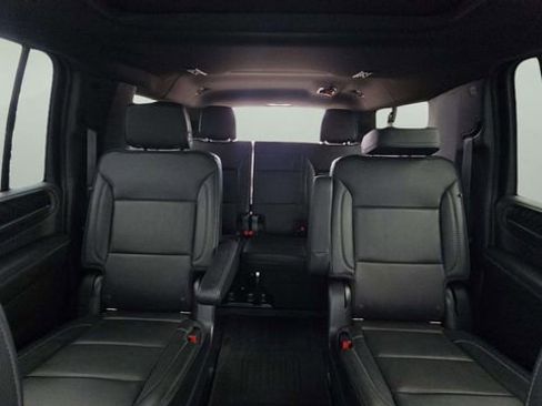 Used 2022 GMC Yukon XL Denali image 10