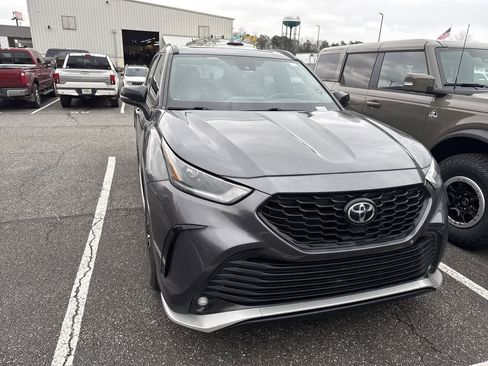 Used 2022 Toyota Highlander XSE image 18