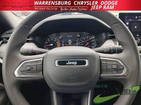 Used 2024 Jeep Compass Latitude AWD/4WD image 21
