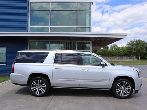 Used 2018 GMC Yukon XL Denali w/ Denali Ultimate Package AWD/4WD image 2