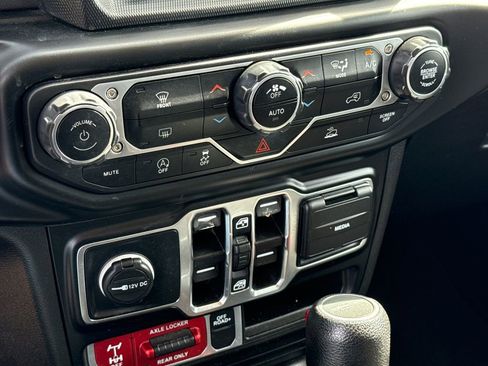 Used 2022 Jeep Gladiator Mojave AWD/4WD image 24
