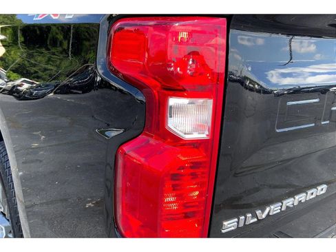 Used 2023 Chevrolet Silverado 1500 LT w/ Protection Package AWD/4WD image 27