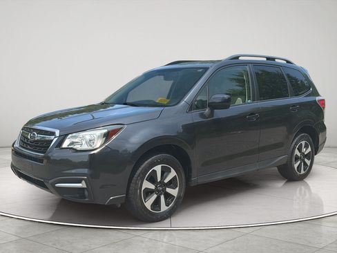 Used 2017 Subaru Forester 2.5i Premium AWD/4WD image 3