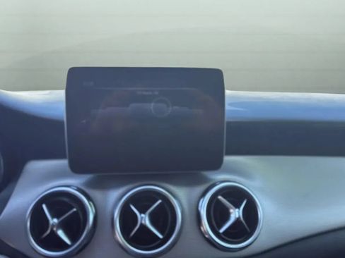 Used 2018 Mercedes-Benz GLA 250 image 14