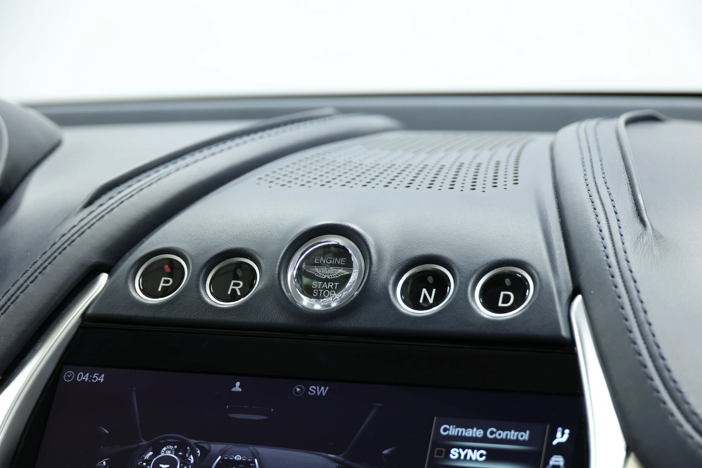 Used 2021 Aston Martin DBX AWD/4WD image 87