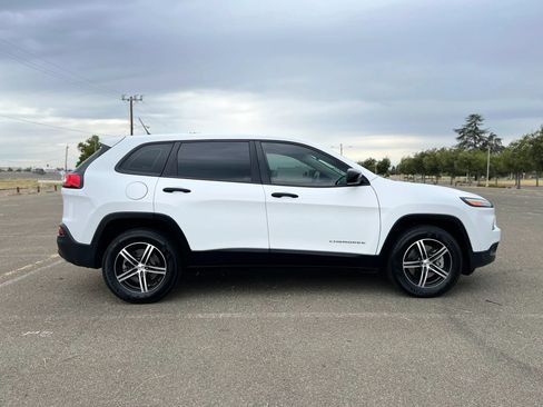 Used 2016 Jeep Cherokee Sport w/ Trailer Tow Group AWD/4WD image 4