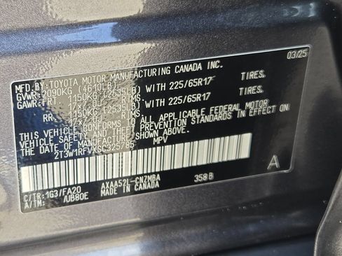 Used 2025 Toyota RAV4 XLE FWD image 32