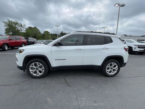 Used 2025 Jeep Compass Latitude AWD/4WD image 11