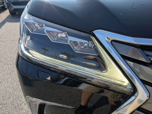 Used 2019 Lexus LX 570 4WD w/ Luxury Package image 10