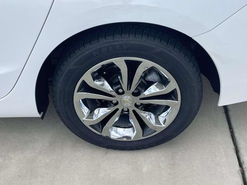 Used 2019 Chevrolet Cruze LT w/ Convenience Package FWD image 10
