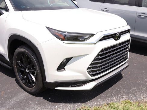 New 2026 Toyota Grand Highlander AWD Hybrid image 2