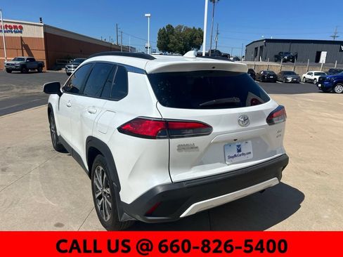 Used 2022 Toyota Corolla Cross XLE AWD/4WD image 10
